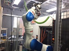 産業用ロボットと協働ロボット、何がどう違うの？