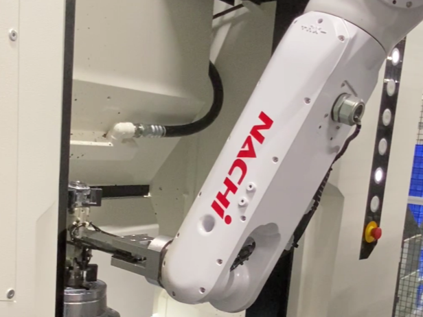 マシニングセンターへのワーク供給ロボット